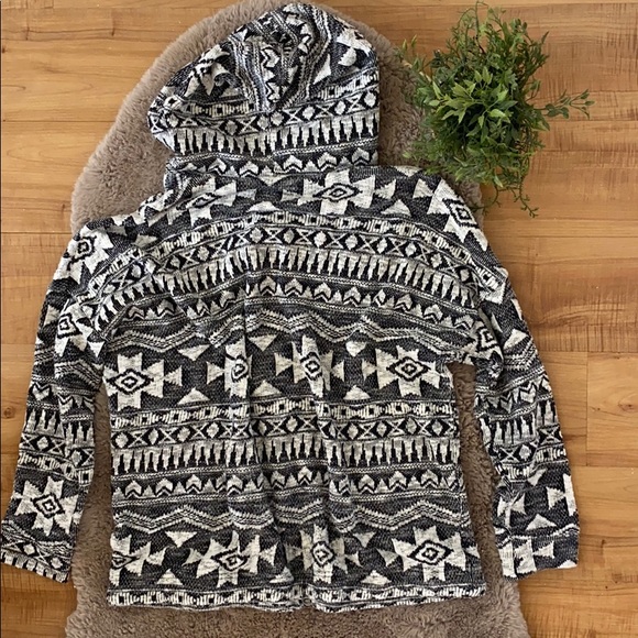 ‼️ American Eagle Aztec Print Zip-Up Sweater ‼️ - Picture 4 of 6